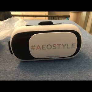 VIRTUAL REALITY HEADSET
